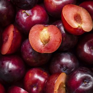 Imported plums (500 gms)